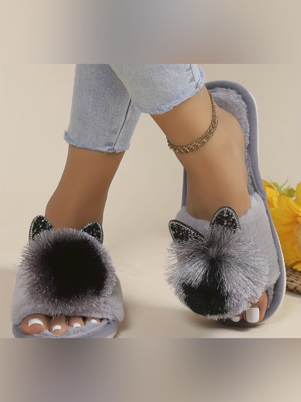 NIP Two-tone furry pom-pom and sparkling cat-ear slippers. Size 7 1/2 -8 😸🩶